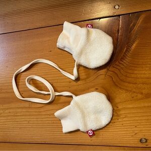 Zutano Baby Mittens with String